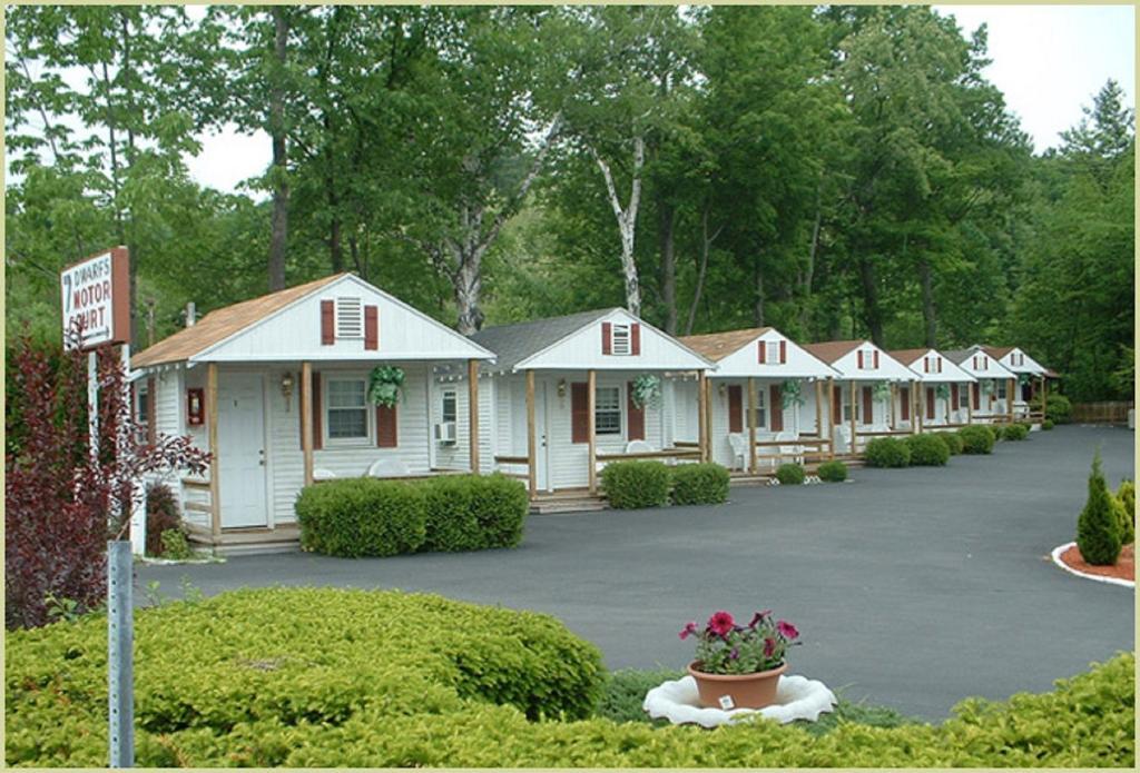 Seven Dwarfs Cabins - White Cabin Lake George Bagian luar foto